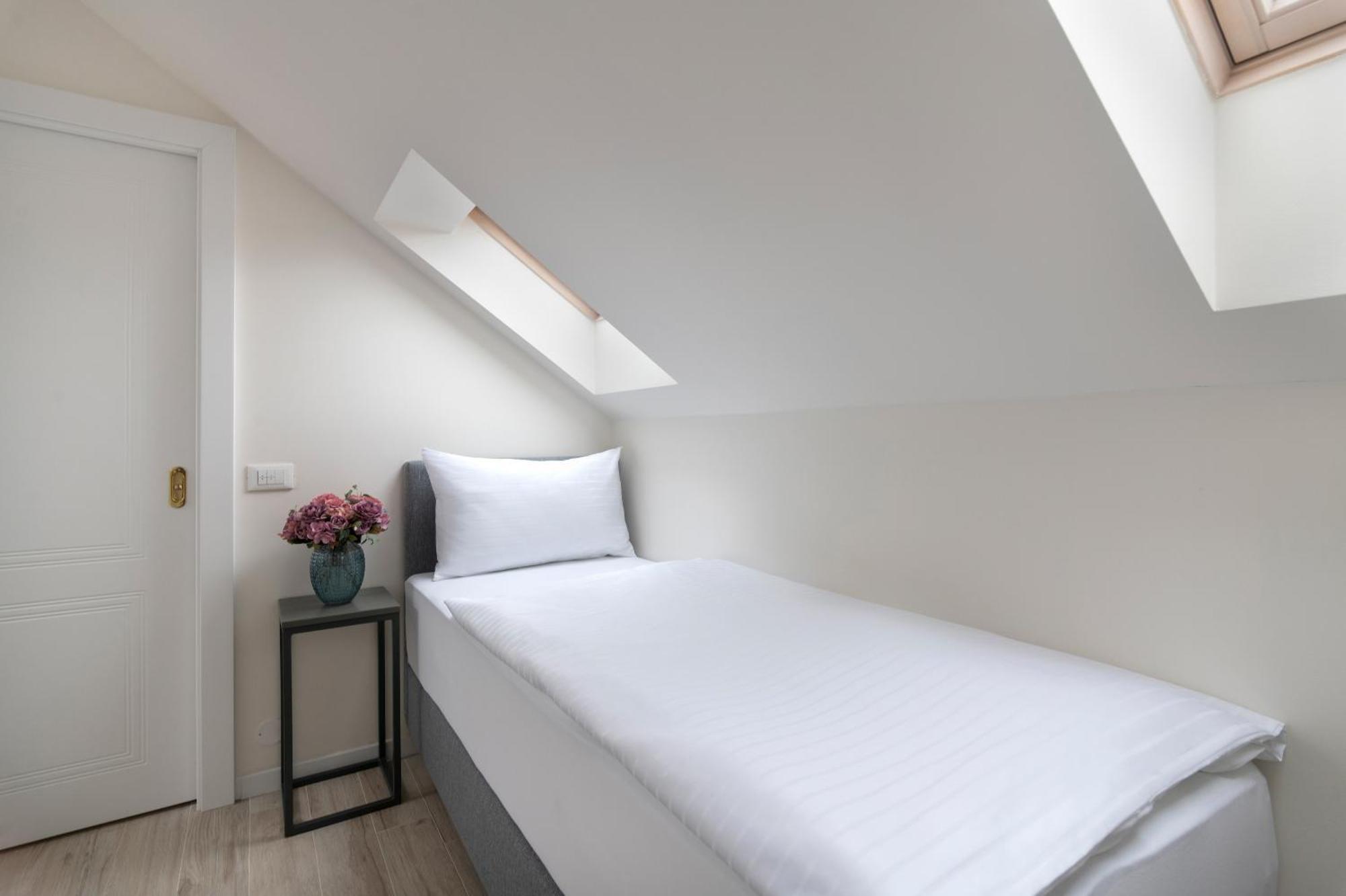 Kinsky Garden And By Dwellfort Aparthotel Prag